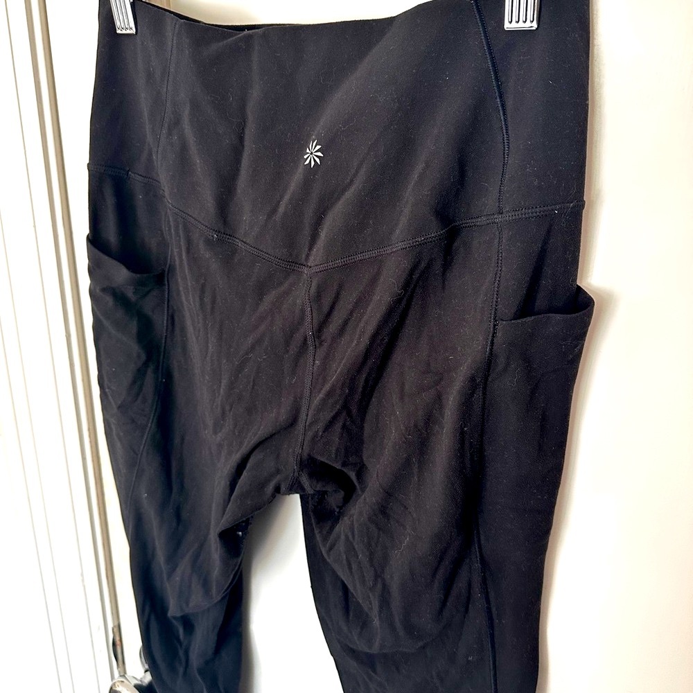 Athleta Salutation Stash Pocket Capri